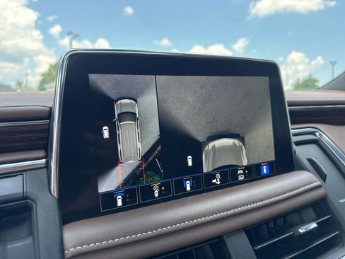 Used 2021 Chevrolet Suburban High Country image 42