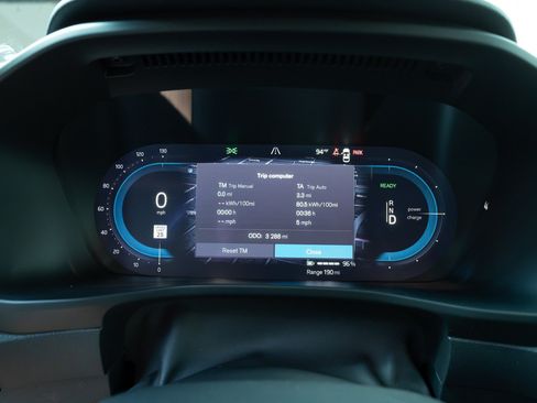 Used 2023 Volvo XC40 Recharge Plus AWD/4WD image 5