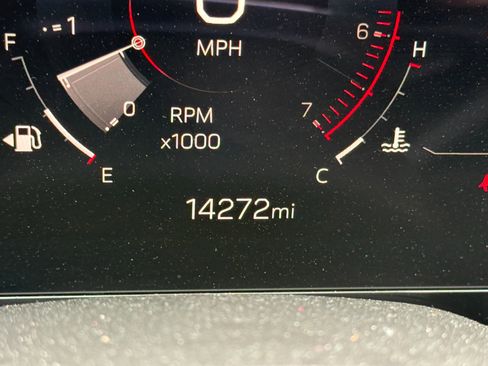 Used 2025 GMC Yukon Denali image 32