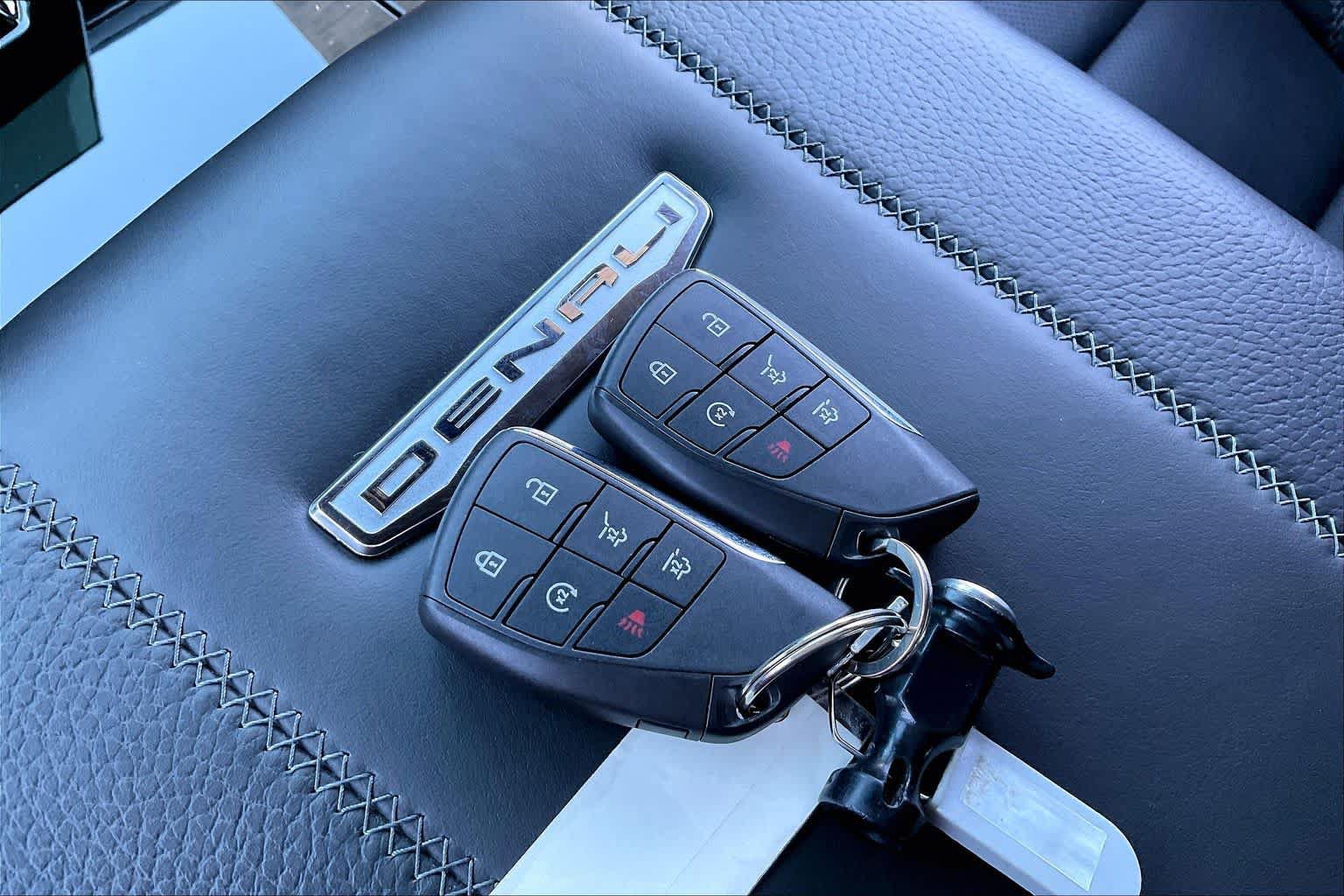 Used 2025 GMC Yukon Denali w/ Denali Reserve Package AWD/4WD image 14