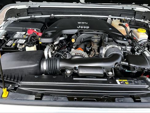 Used 2020 Jeep Wrangler Sport image 35