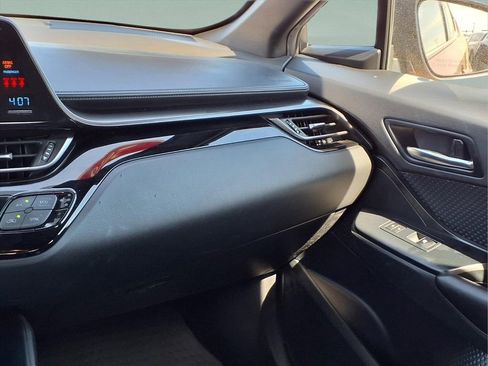 Used 2018 Toyota C-HR XLE FWD image 17