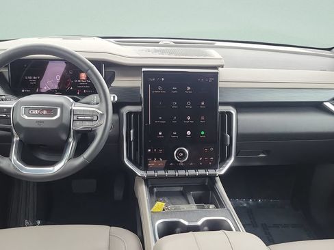 Used 2025 GMC Acadia Elevation w/ Elevation Premium Package FWD image 11