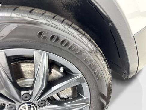 Used 2023 Volkswagen Tiguan SE w/ Panoramic Sunroof Package FWD image 82