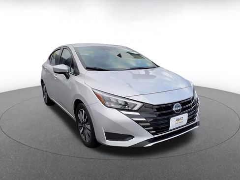Used 2025 Nissan Versa SV image 3