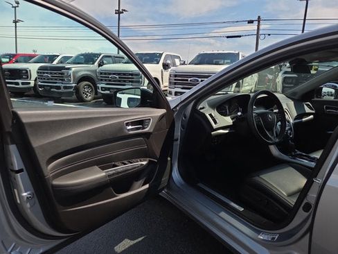 Used 2018 Acura TLX FWD image 7
