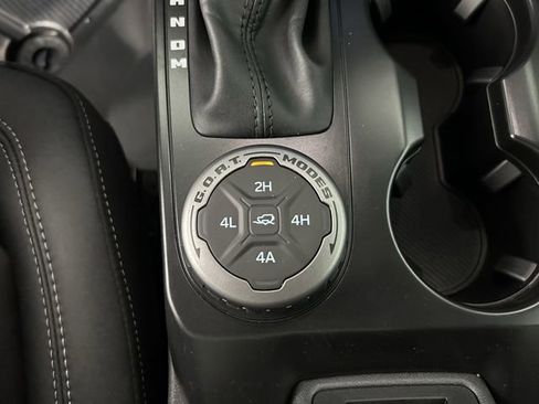 Used 2025 Ford Bronco Badlands image 26