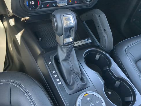 New 2025 Ford Bronco Badlands image 58