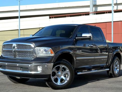 Used 2016 RAM 1500 Laramie w/ Convenience Group AWD/4WD image 8