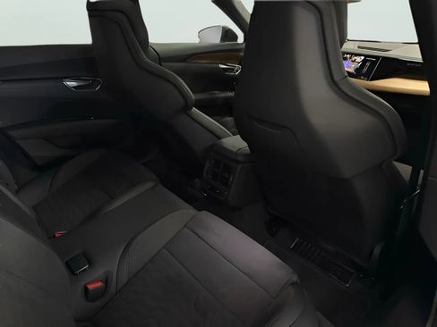 Used 2022 Audi e-tron GT Premium Plus AWD/4WD image 16