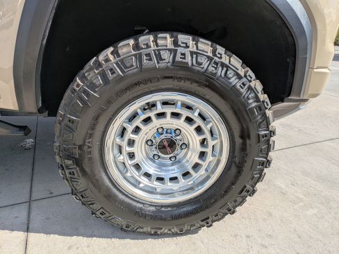 Used 2024 GMC Canyon AT4X image 8