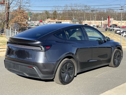 Used 2026 Tesla Model Y AWD image 27