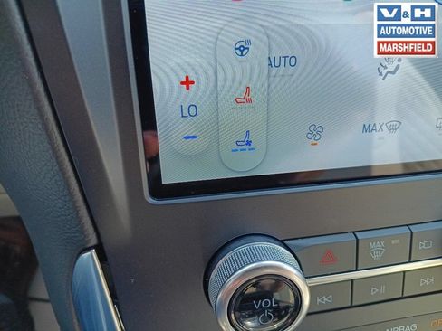 Used 2024 Ford Edge Titanium w/ Equipment Group 301A AWD/4WD image 18