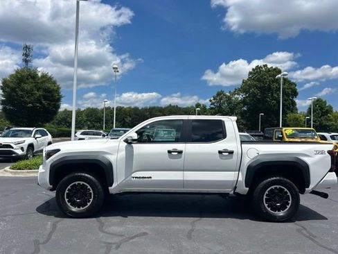 Used 2024 Toyota Tacoma TRD Off-Road AWD/4WD image 12