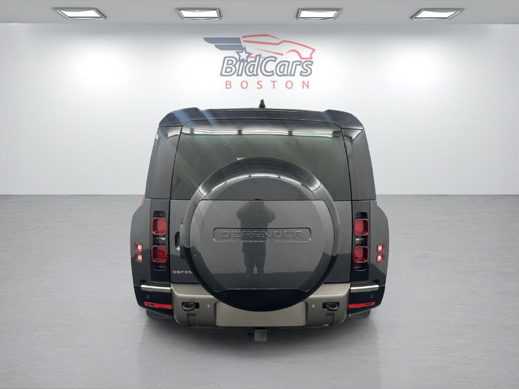Used 2024 Land Rover Defender 130 X-Dynamic SE AWD/4WD image 5