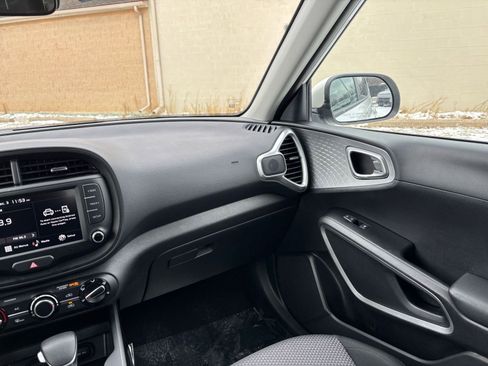 Used 2025 Kia Soul LX w/ LX Technology Package image 32