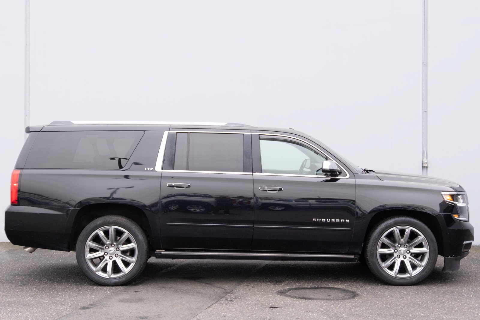 Used 2015 Chevrolet Suburban LTZ AWD/4WD image 29