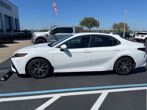 Used 2023 Toyota Camry SE image 10