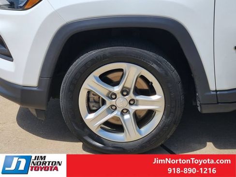 Used 2024 Jeep Compass Latitude AWD/4WD image 13