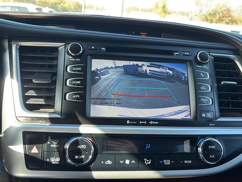 Used 2018 Toyota Highlander XLE FWD image 7