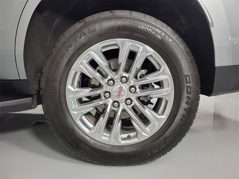 Used 2023 GMC Yukon SLT w/ SLT Luxury Package image 10