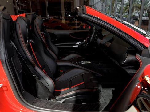 Used 2023 Ferrari SF90 Spider image 39