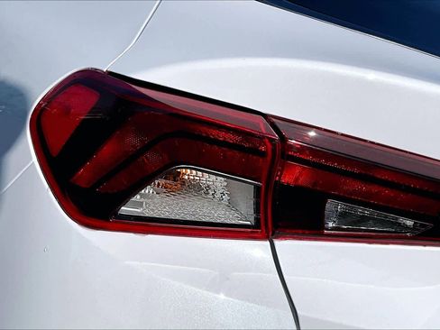 Used 2022 Kia K5 LX image 27