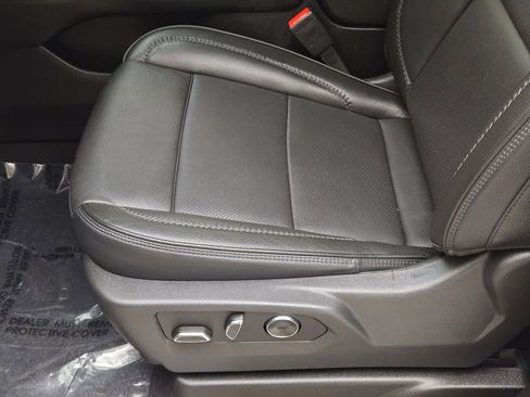 Used 2025 GMC Yukon XL Denali image 33