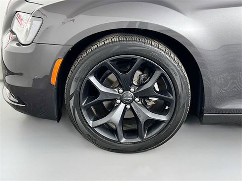 Used 2022 Chrysler 300 S image 28