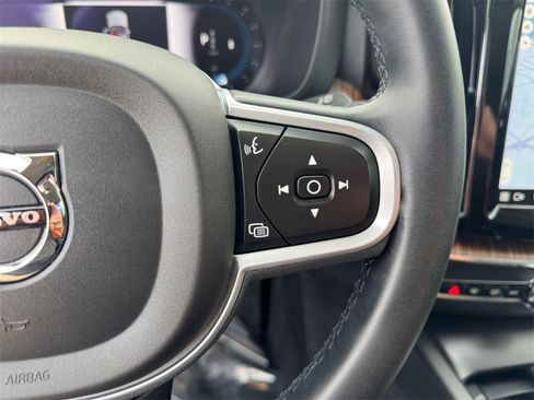 Certified 2022 Volvo XC60 B5 Momentum w/ Climate Package image 15