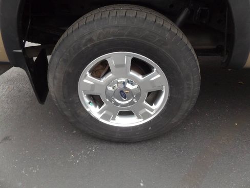 Used 2013 Ford F150 XLT w/ Mid Equipment Group AWD/4WD image 30