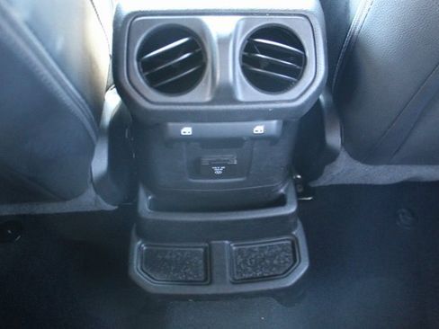 Used 2022 Jeep Wrangler Unlimited Sahara image 28