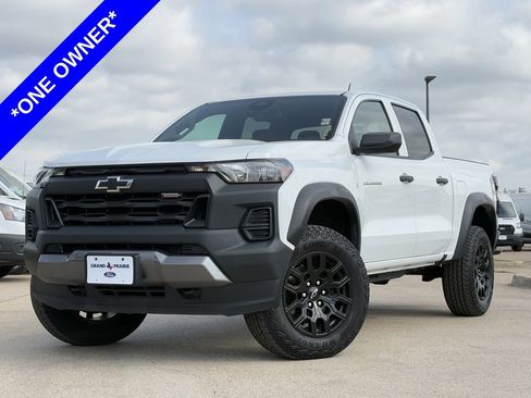 Used 2023 Chevrolet Colorado Trail Boss image 2