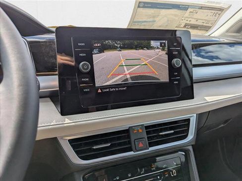 New 2025 Volkswagen Taos SE image 14
