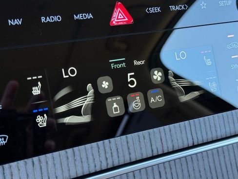 Used 2025 Genesis GV80 3.5T Prestige image 38