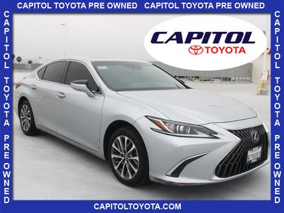 Used 2022 Lexus ES 300h w/ Accessory Package 2