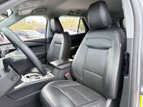 Used 2022 Ford Explorer Limited w/ Equipment Group 301A image 11