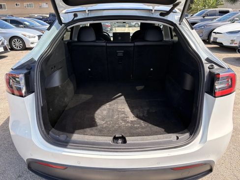 Used 2022 Tesla Model Y Long Range AWD/4WD image 8