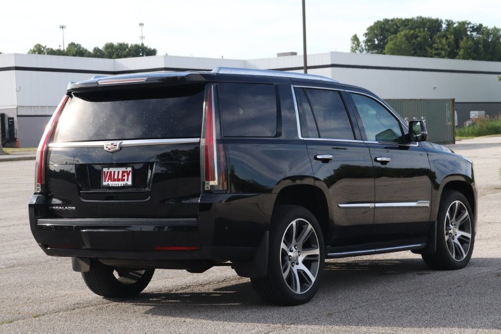 Used 2017 Cadillac Escalade Luxury AWD/4WD image 9