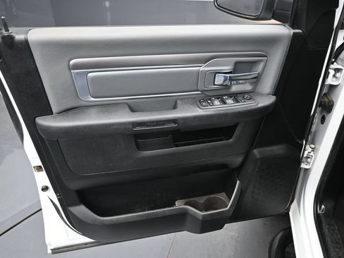Used 2022 RAM 1500 Classic SLT AWD/4WD image 21