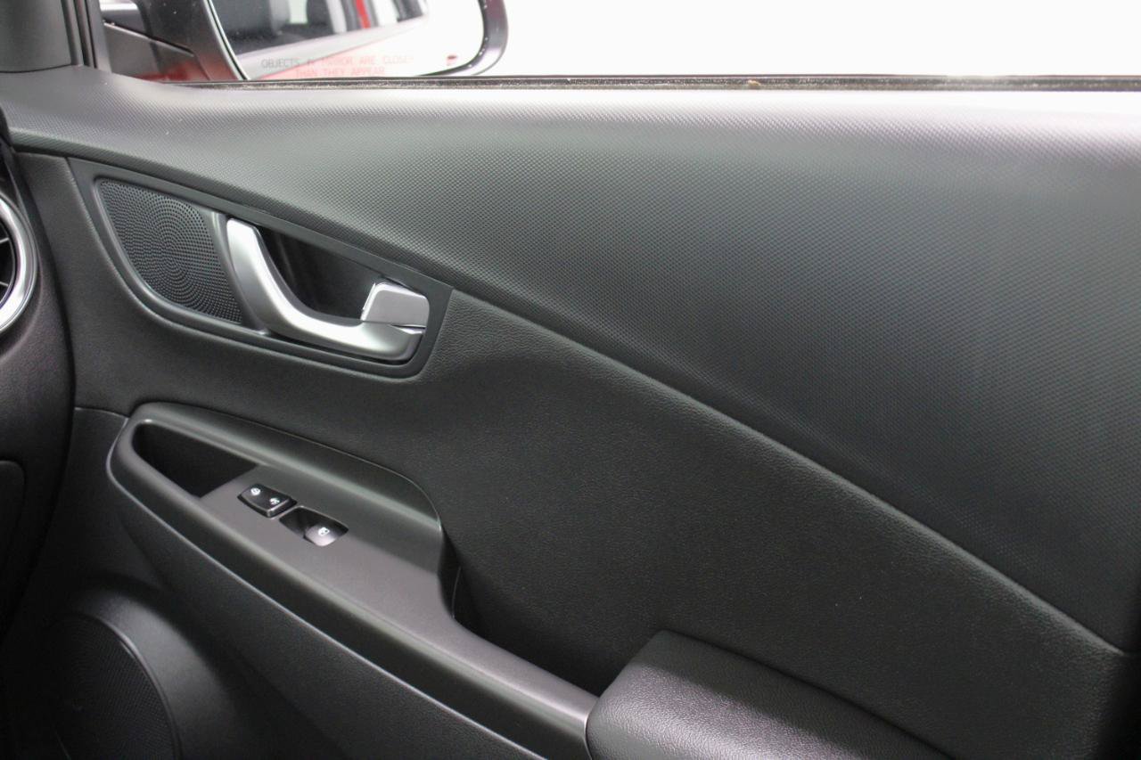 Used 2023 Hyundai Kona Limited AWD/4WD image 55