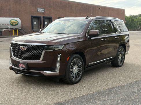 Used 2022 Cadillac Escalade Premium Luxury w/ Performance Package AWD/4WD image 3