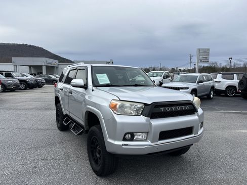 Used 2013 Toyota 4Runner SR5 w/ Convenience Pkg image 10