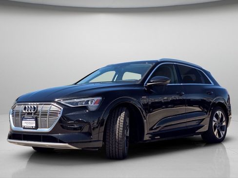 Used 2022 Audi e-tron Premium AWD/4WD image 15