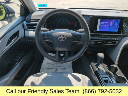 Used 2025 Toyota Camry LE AWD/4WD image 13