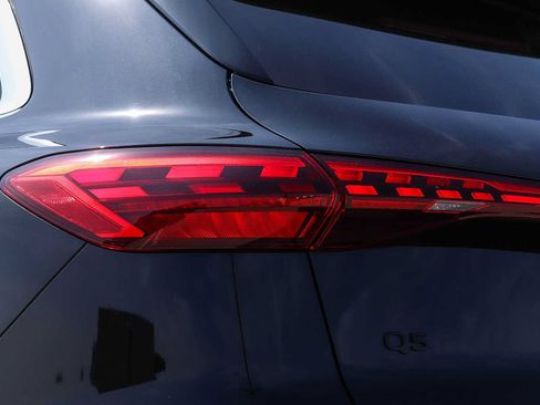 Used 2025 Audi Q5 Premium w/ Convenience Package AWD/4WD image 12