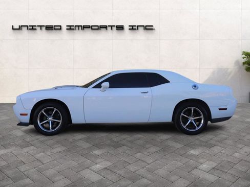 Used 2011 Dodge Challenger SE image 4