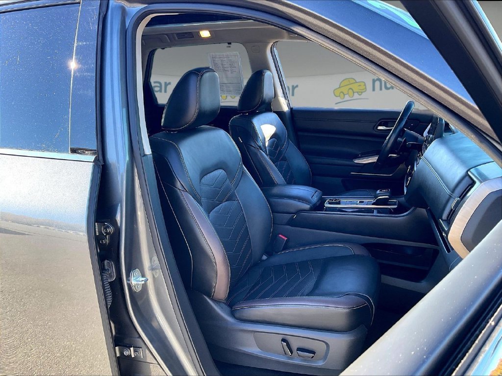 Used 2022 Nissan Pathfinder Platinum w/ Cargo Package AWD/4WD image 10
