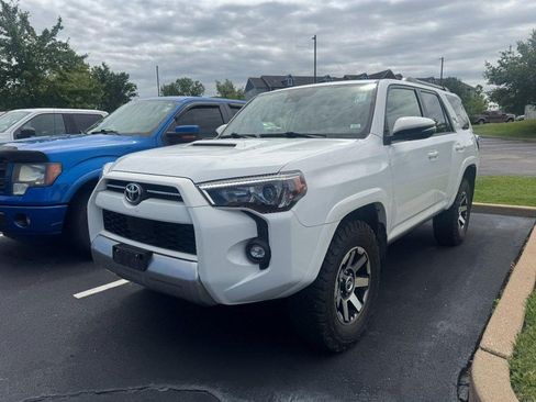 Used 2024 Toyota 4Runner TRD Off-Road Premium AWD/4WD image 2