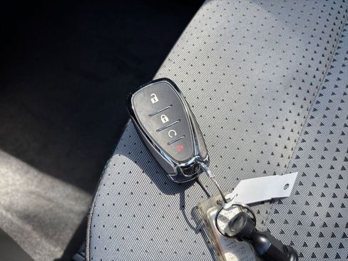 Used 2025 Chevrolet Trax LT image 21